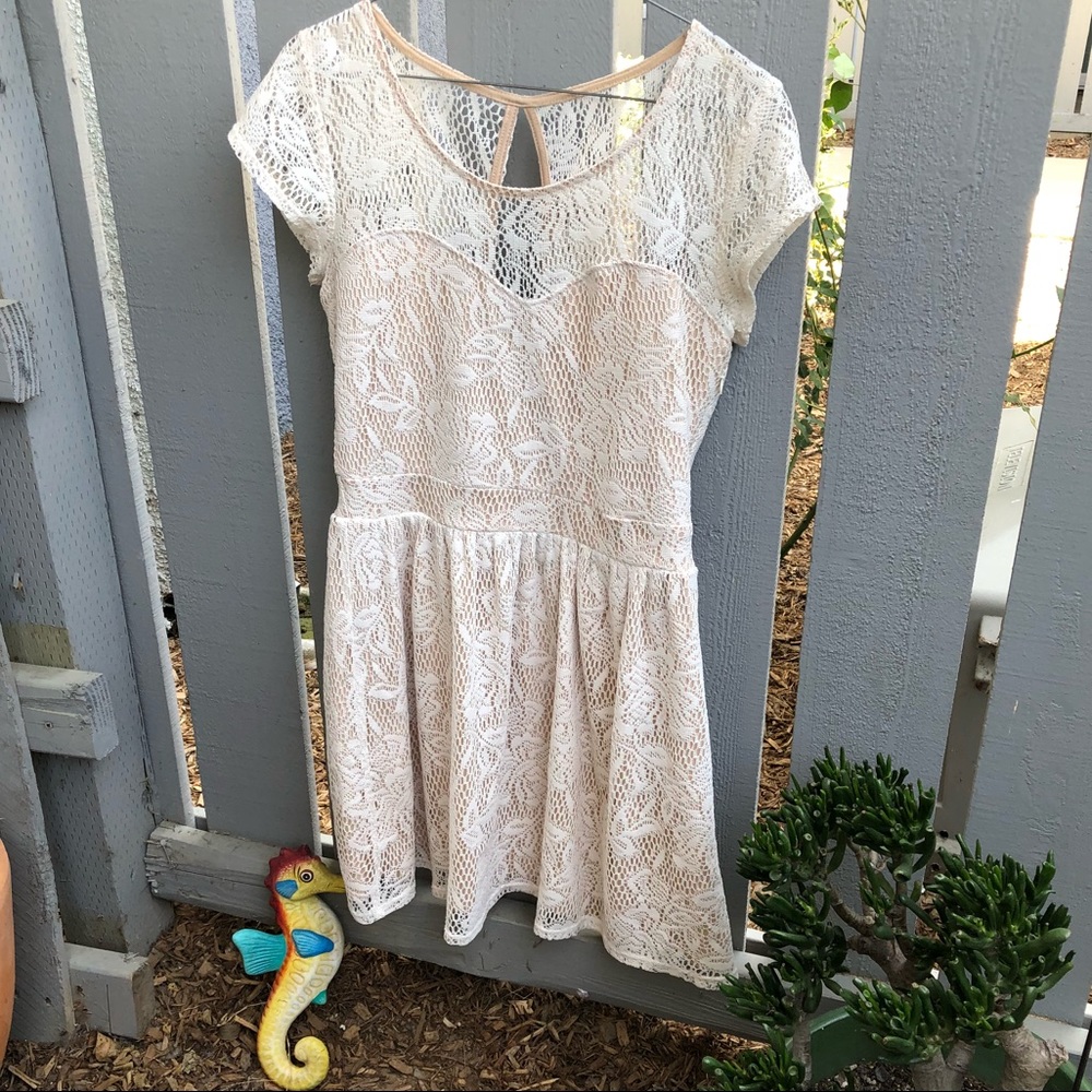 Cream lace dress - Picture 3 of 5